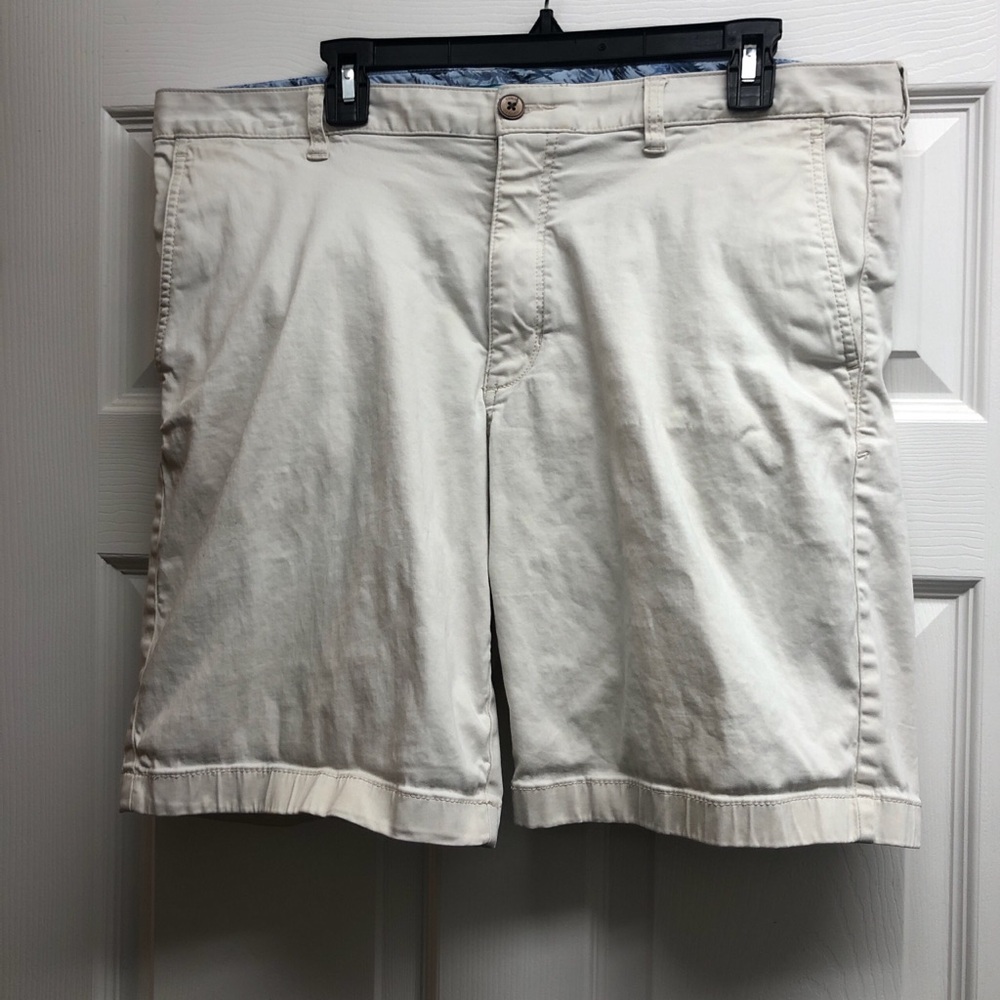 Tommy Bahama Men's Classic Casual Cream Chino Shorts 38